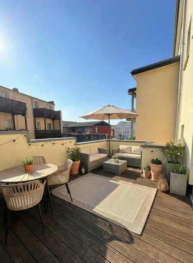 Dachterrasse mit Beispielmöbel