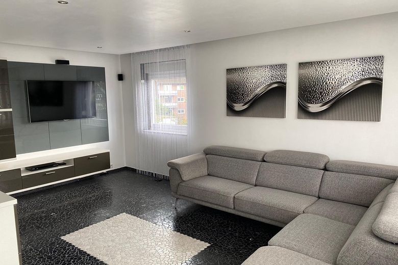 Appartamento in condominio di lusso con balcone e garage + parcheggio (in totale 3 auto) e riscaldamento a pavimento – Foto 1