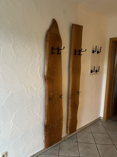 Schöne DHH am Ortsrand mit unverbautem Blick // 147qm Wohnfläche / 7 Zimmer / Einziehen & Wohlfühlen – Flur - Eingangsbereich (EG)