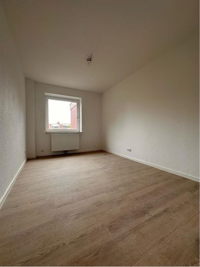 Zapowiedź: Świeżo wyremontowane mieszkanie 4-pokojowe w Bürgerfelde – Schlafzimmer 2