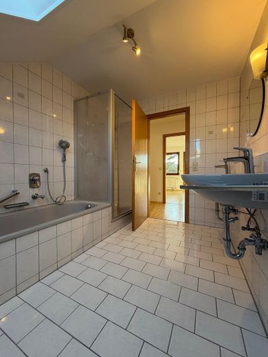 Außergewöhnliche DG-Wohnung mit viel Potential und besonderem Flair – Foto 7