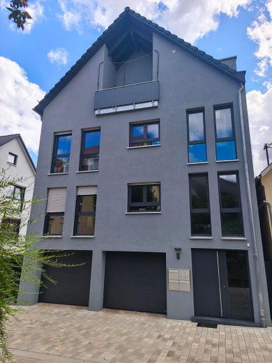 Neubau 2,5-Zimmer-Wohnung 2. OG in Herrenberg mit Küche, Garage, Wallbox, gehobene Ausstattung – Außenansicht