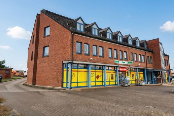 172 m² modern office space in Waren Ost | Touristically lively, in the heart of Mecklenburg-Western Pomerania | Bathroom with shower |