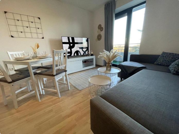 Balkonlu, asansörlü, ankastre mutfaklı, yüzme havuzlu/saunalı ve isteğe bağlı kapalı otopark yeri bulunan, tamamen mobilyalı 49 m² daire – Fotoğraf 2