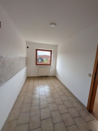 RENDITE > 7% mgl. o. Eigennutzung und Kapitalanlage kombiniert-MFH mit Ausbaupotenzial rd.350 m2 – 1. OG Wohnung 2 Zimmer