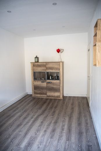 Moderne 3-Zimmer Eigentumswohnung mit Einbauküche & großem Balkon – Foto 9