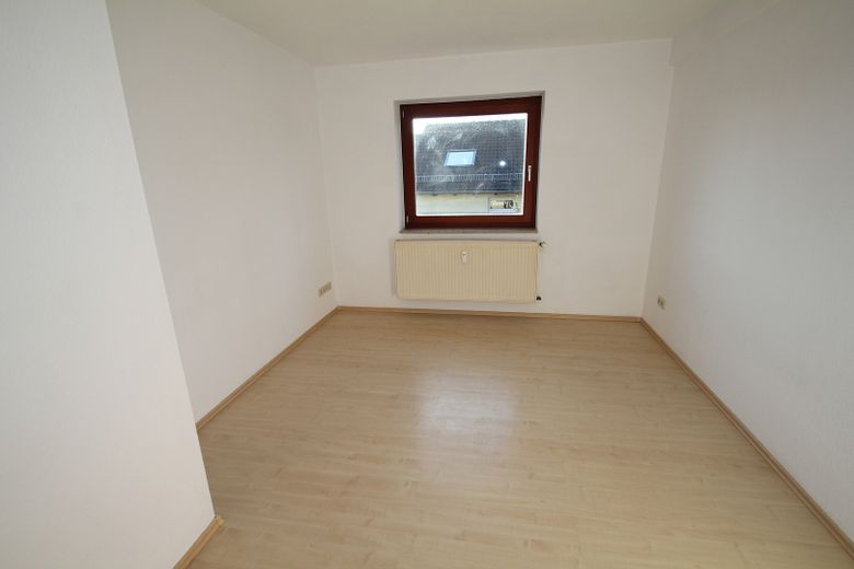 Geismar Kiesseestraße: Schöne 3-Zimmer-Wohnung Kie DG re E6 – Schlafen