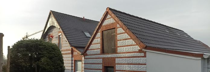 Haupt- und Nebengebäude