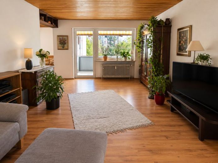 Großzügige 4½-Zimmer-ETW, 124 m² + drei Loggien im 2.OG, mit PKW Stellplatz, in guter Lage von Walldorf zu verkaufen – Foto 1