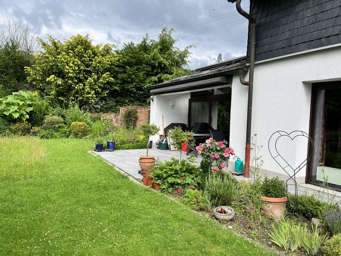 Einfamilienwohnhaus in Schwerte Westhofen (energetisch saniert) – Außenansicht und Garten