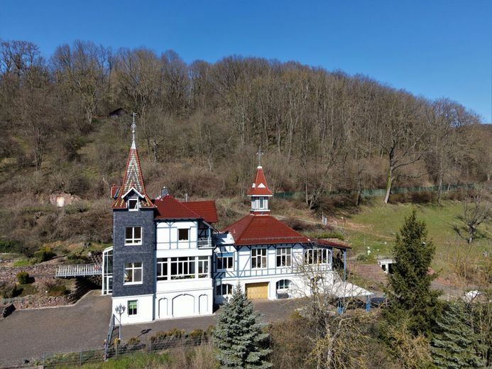 Bereits verkauft: Traumhaftes Märchenschloss in Nordhessen – Sicht von vorne