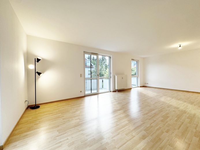 * Sonnig & nwtg. / mit EBK / attr. Grundriss im Münchner Umland mit Blick ins Grün * – Wohnzimmer