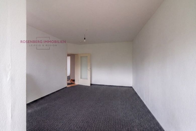 Gepflegte 3-Zimmer-Kapitalanlage im charmanten Altbau in Leipzig / Schönefeld  *4,95% Brottorendite* – Immobilie in Leipzig/Schönefeld-Abtnaundorf zu verkaufen_Wohnzimmer