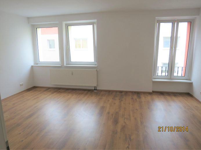 Apartamento bonito y de alta calidad de 3 habitaciones en buena ubicación – Wohnzimmer