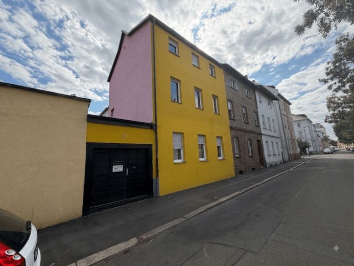 Zweifamilienhaus mit Ausbaupotenzial – ideal für Kapitalanleger oder Mehrgenerationenwohnen – Foto 1