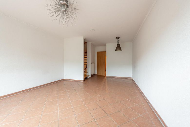 Zentrales und energieeffizientes Townhouse mit Tiefgarage und Keller – Essbereich