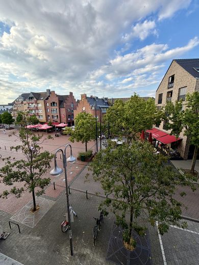 Gut geschnittene 2-Zimmer-Wohnung mit Balkon & Einbauküche in zentraler Lage von Pulheim – Ausblick