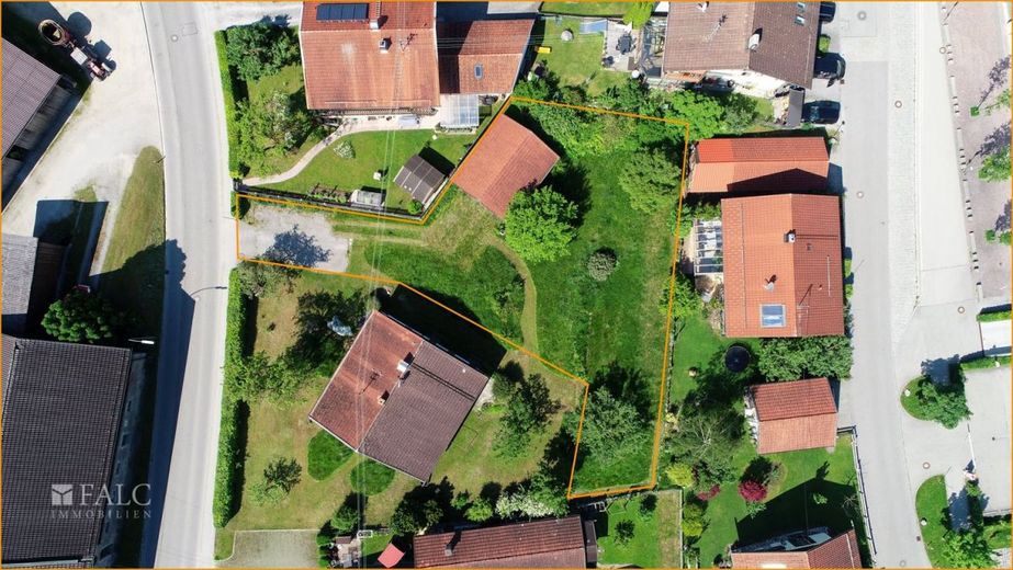 Grundstück von oben Kopie mit Begrenzung