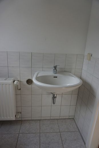 Świeżo wyremontowane, jasne mieszkanie na poddaszu – tylko 5 minut do portu w Zwenkau – Foto 13