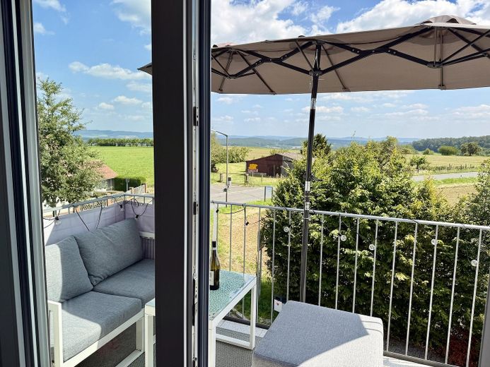 Balkonlu, asansörlü, manzaralı ve üst düzey donanımlı modern 3 odalı daire – Balkon