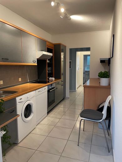 Großes Mehrfamilienhaus mit 5 Wohneinheiten - EG komplett barrierefrei – Küche WHG OG links