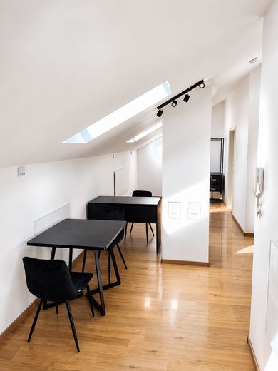 1 Zimmer Studentenappartement in Eichstätt - Möbliert & Erstbezug – 15 Min. Fußweg zur Uni – Wohn- und Schlafbereich 1