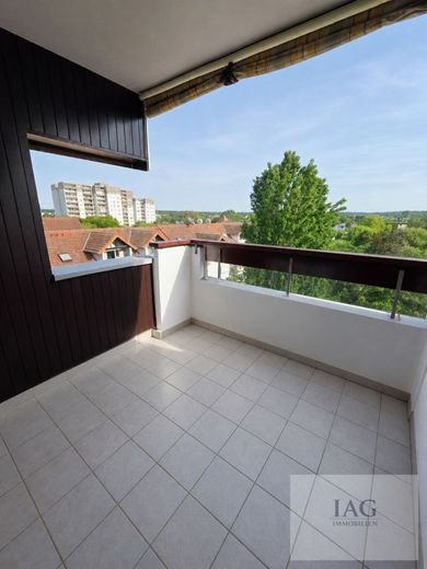 Familienfreundliche 4,5-Zimmer-Wohnung mit Balkon, Aufzug und idealer Raumaufteilung – Balkon