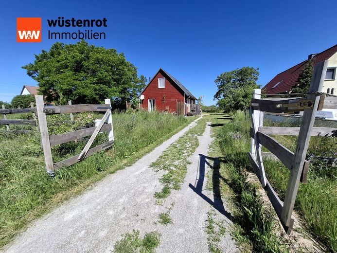 Verliebt euch in nordisches Flair: Attraktives Haus, Garten, Weitblick auf Obstplantagen - Ruhe pur! – Einfahrt
