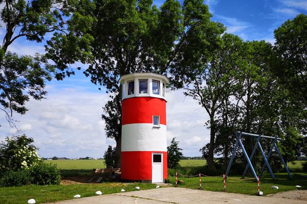Granja restaurada de ensueño en una ubicación absolutamente aislada, justo detrás del dique del Eider, ¡con su propio faro!