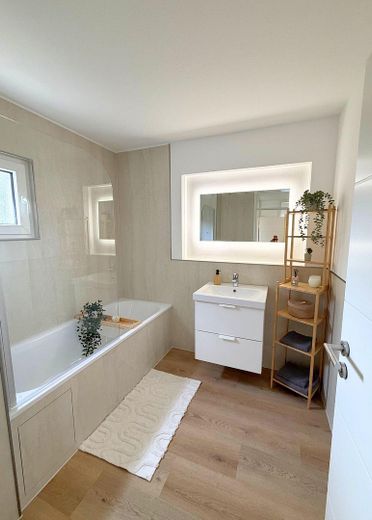Schöne 3-Zimmer-Wohnung in ruhiger Top Lage inkl. Garage – Badezimmer