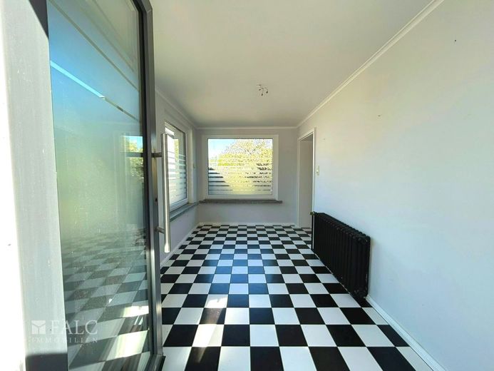 ***Ihr neues Zuhause im Grünen auf über 2.300 m² Grundstück*** – Eingangsbereich