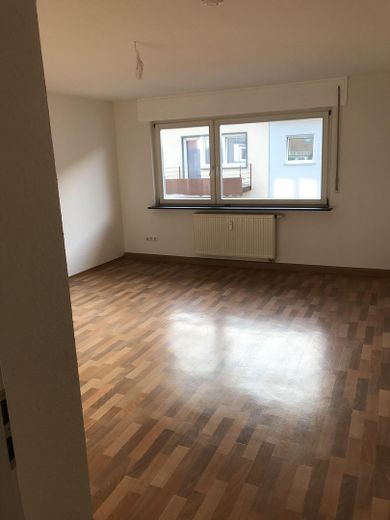 2,5 ZKB - mit EBK u. Balkon in Einbahnstraße in östlicher Südstadt – großes Zimmer/Wohnzimmer