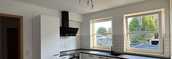 geräumige 3 Zimmer Wohnung mit Einbauküche 2 Loggien in Deegfeld – neue Einbauküche 