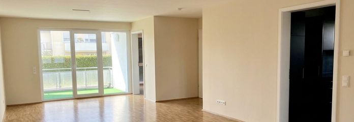 Vivienda acogedora en la ladera: luminosa, tranquila, accesible, con jardín y balcón – Wohnraum leer- > Balkon West