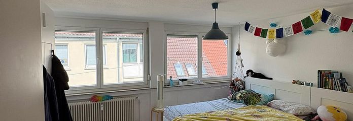 Helle 3-Zi-Wohnung zentral in Nürtingen mit Dachterrasse + Stellplatz – Schlafen 1
