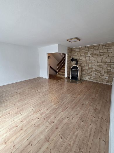 Атмосфера будинку замість квартири 108,5 м² комфорту для життя з каміном 2 балконами та сучасною кухнею в Solingen-Wald – Фотографія 15