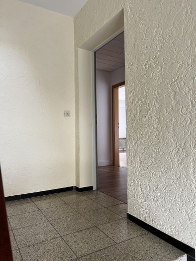 2 Zimmer Wohnung, 58,7 qm EBK, Balkon – Eingang zur Wohnung