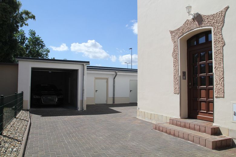 Garage mit Sektionaltor