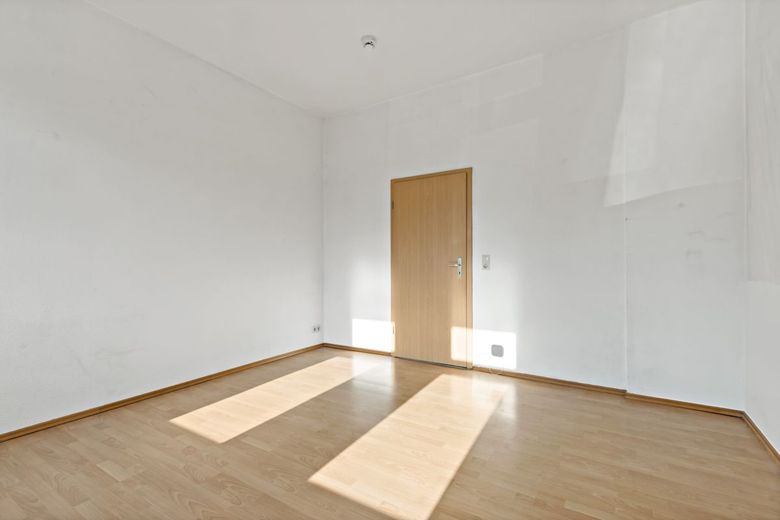 1-Raumwohnung mit Einbauküche in zentraler Lage! – Wohn- und Schlafzimmer