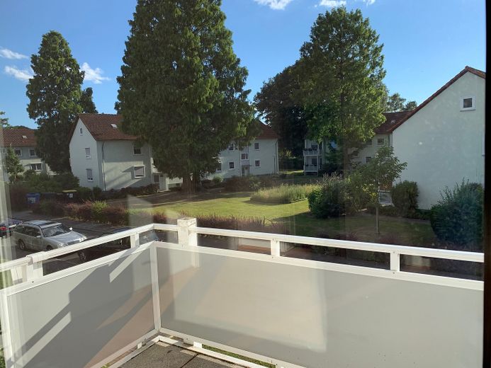 Schöne helle 2,5-Zimmerwohnung mit neuem Tageslichtduschbad und Süd-Westbalkon – Balkon
