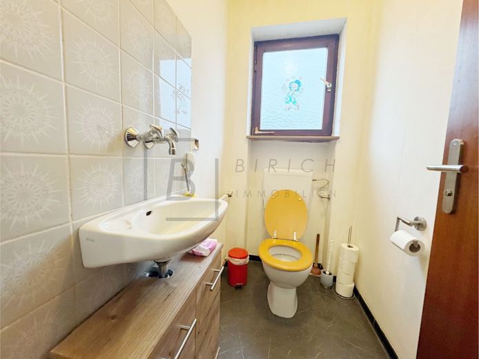 Geräumige 4-Zimmer-Wohnung mit sonnigem Balkon und Garagenstellplatz – WC
