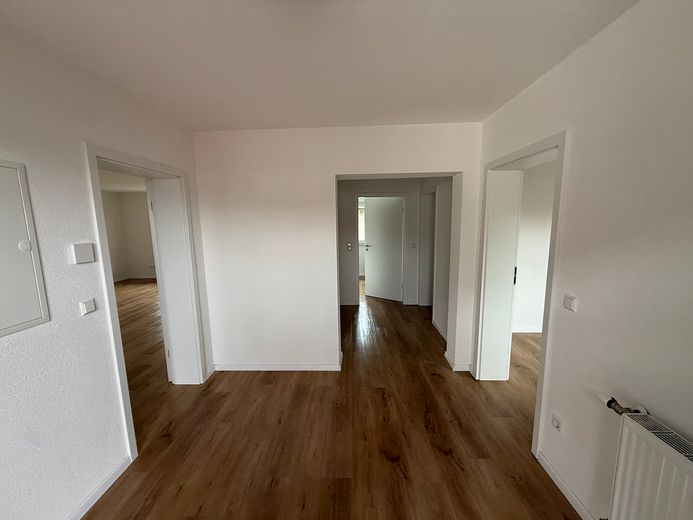 Nowoczesne mieszkanie 3,5-pokojowe w sercu Ellhofen – Eingangsbereich