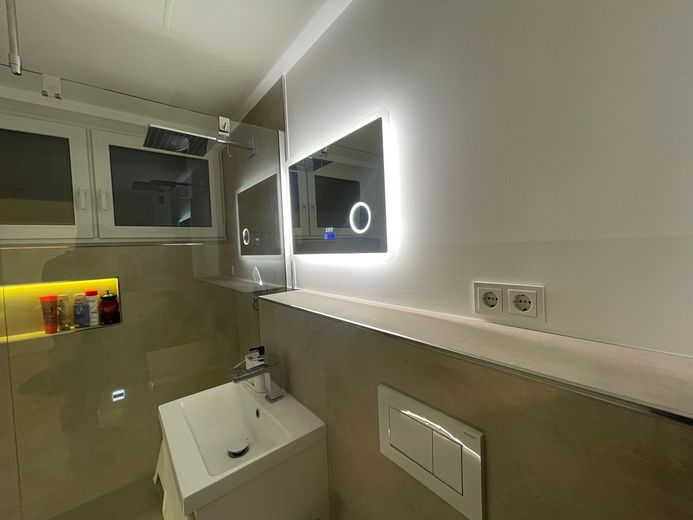 Atractiva casa adosada de esquina, clase energética A, vivienda multigeneracional con gran jardín y 2 garajes – Foto 13