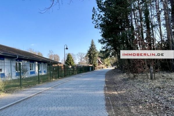 IMMOBERLIN.DE - Idyllisches Baugrundstück am Waldrand in naturschöner Region