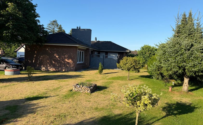 Charmanter Bungalow mit Doppelgarage in Rahmstorf – Foto 1
