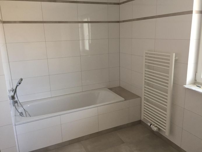 Bad Wanne und Handtuchtrockner