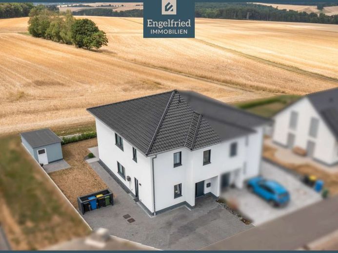 Nahezu neuwertige Stadtvillenhälfte in malerischer Lage am Ortsrand – Foto 1