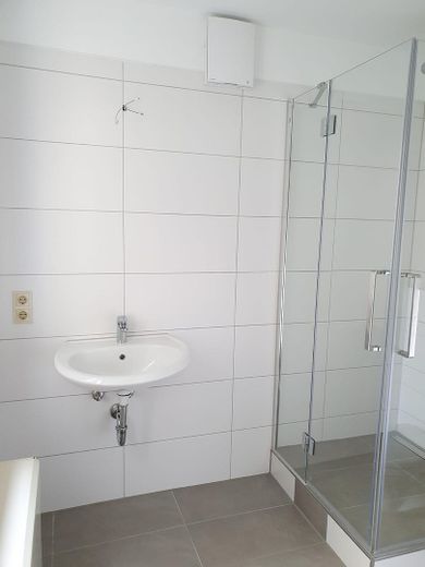 ansprechende 2-Zimmer Wohnung im EG in Flöha – Dusche mit WT