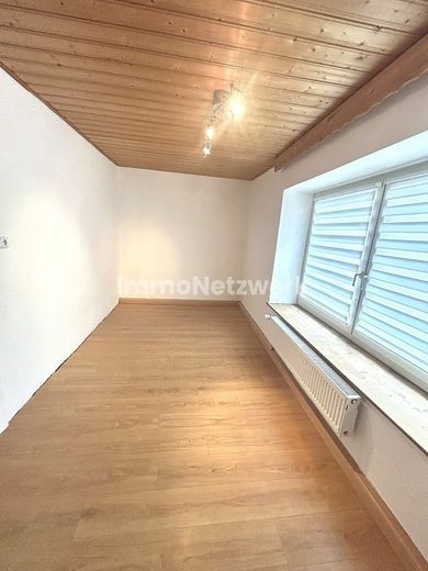 ***Stadthaus mit Charakter und Potenzial in Selb*** – Zimmer OG 1