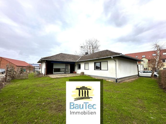 Winkelbungalow - großes Grundstück - Zentral in Giesen – Garten
